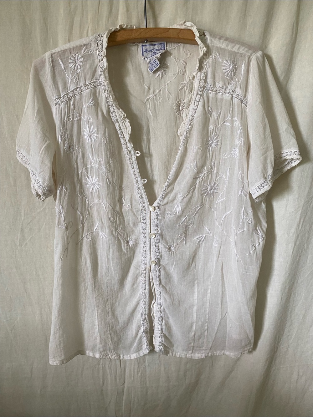 April Cornell White Floral Embroidered Ruffle-Trim Blouse - Medium